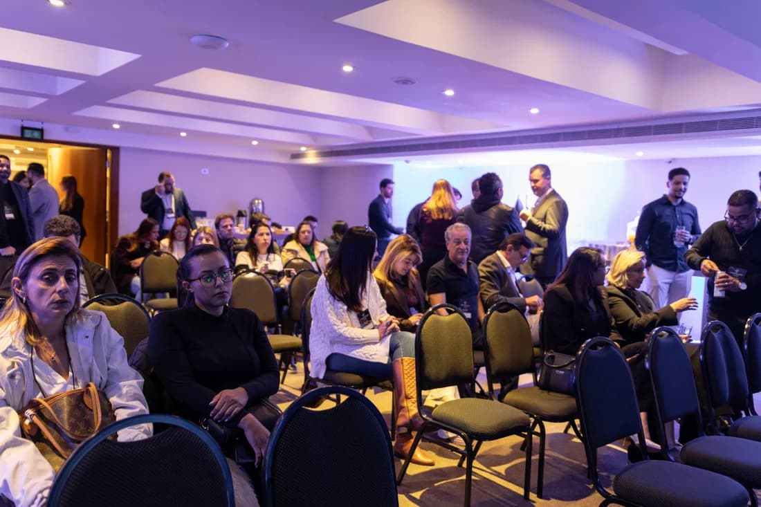Participantes reunidos na sala do Talks V, em 11 de agosto de 2026.